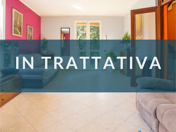 Ampia bifamiliare con giardino e garage doppio