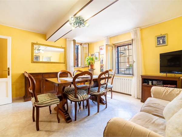 Terratetto con ingresso indipendente e garage in centro a San Silvestro