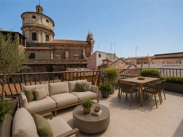 Attico con terrazzo abitabile ristrutturato in centro