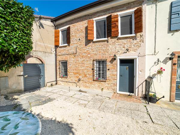 Due abitazioni indipendenti con garage