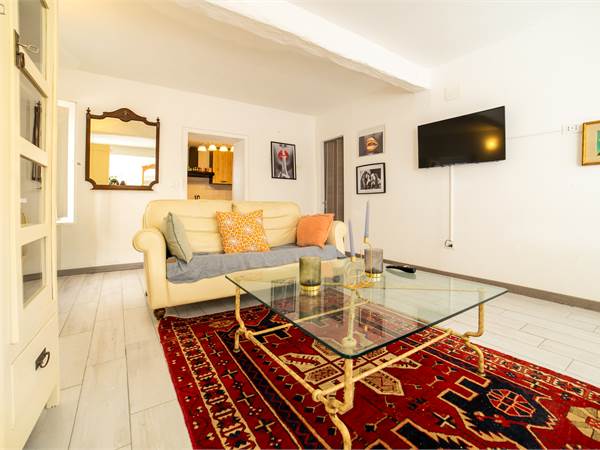 Tre camere, due bagni e giardino privato